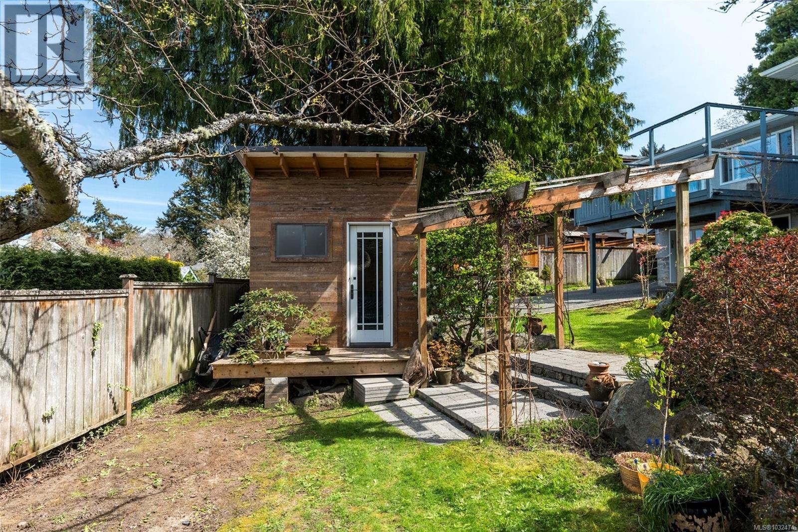  836 Elrick Place, Esquimalt