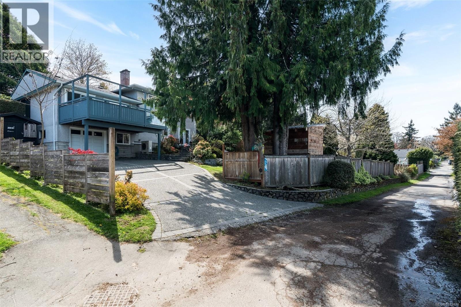  836 Elrick Place, Esquimalt