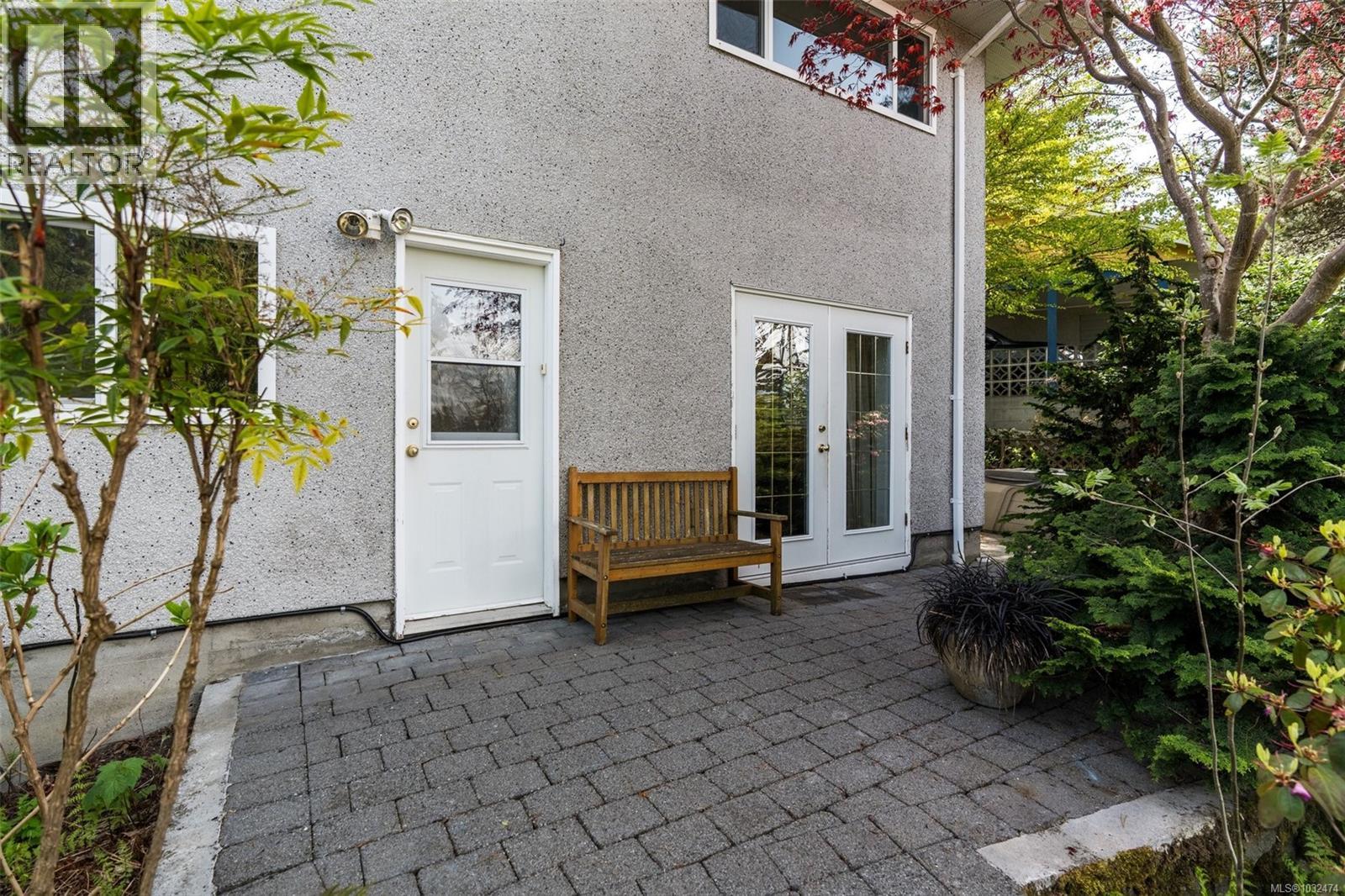  836 Elrick Place, Esquimalt