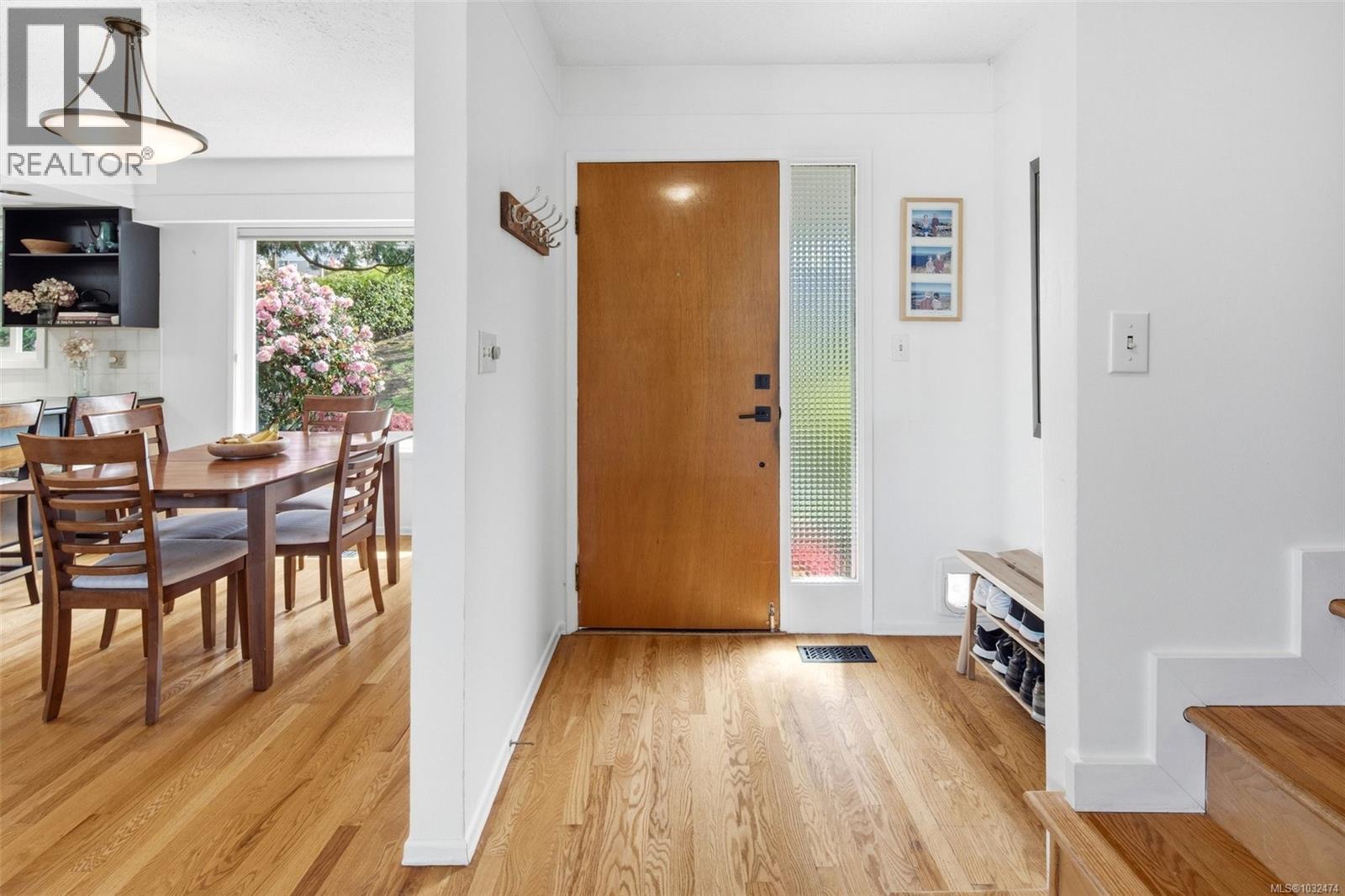  836 Elrick Place, Esquimalt