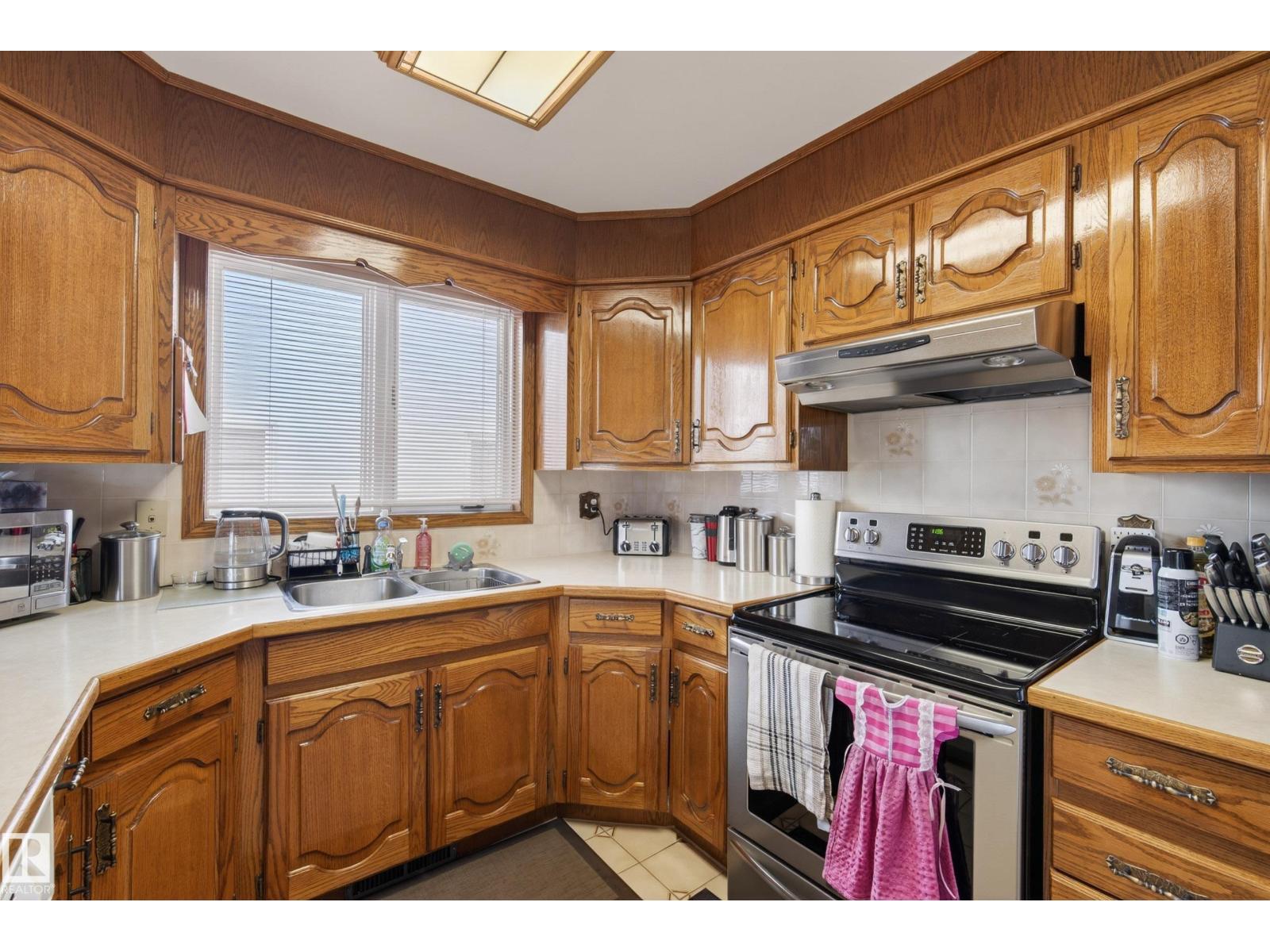 9912 162 AV NW, Edmonton