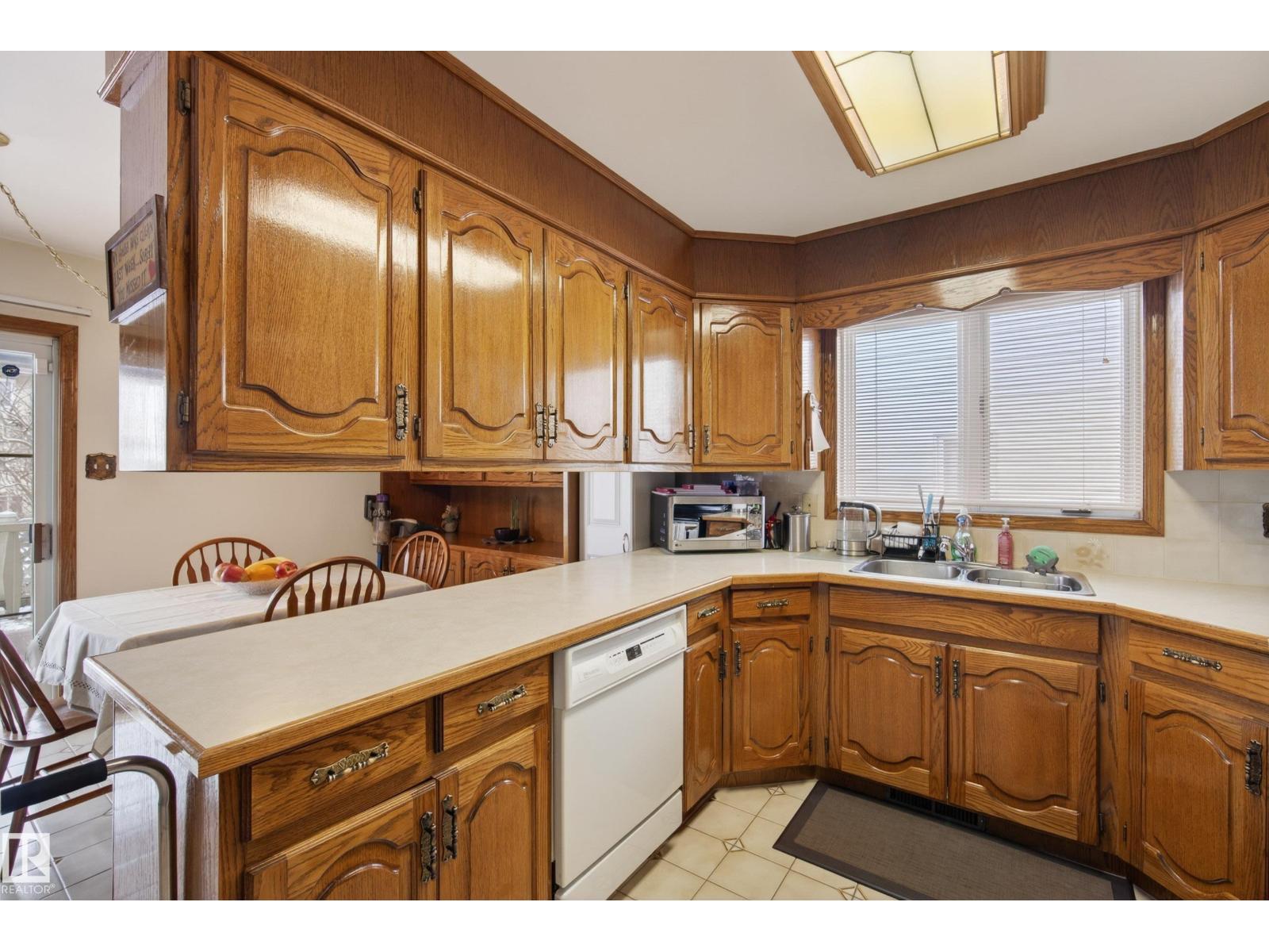 9912 162 AV NW, Edmonton