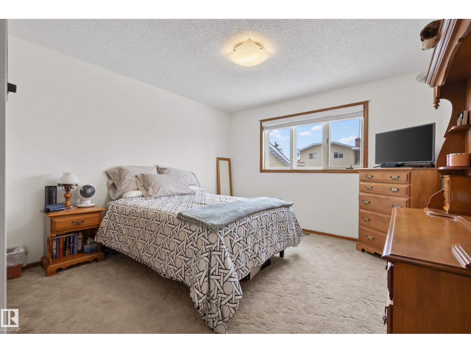 9912 162 AV NW, Edmonton