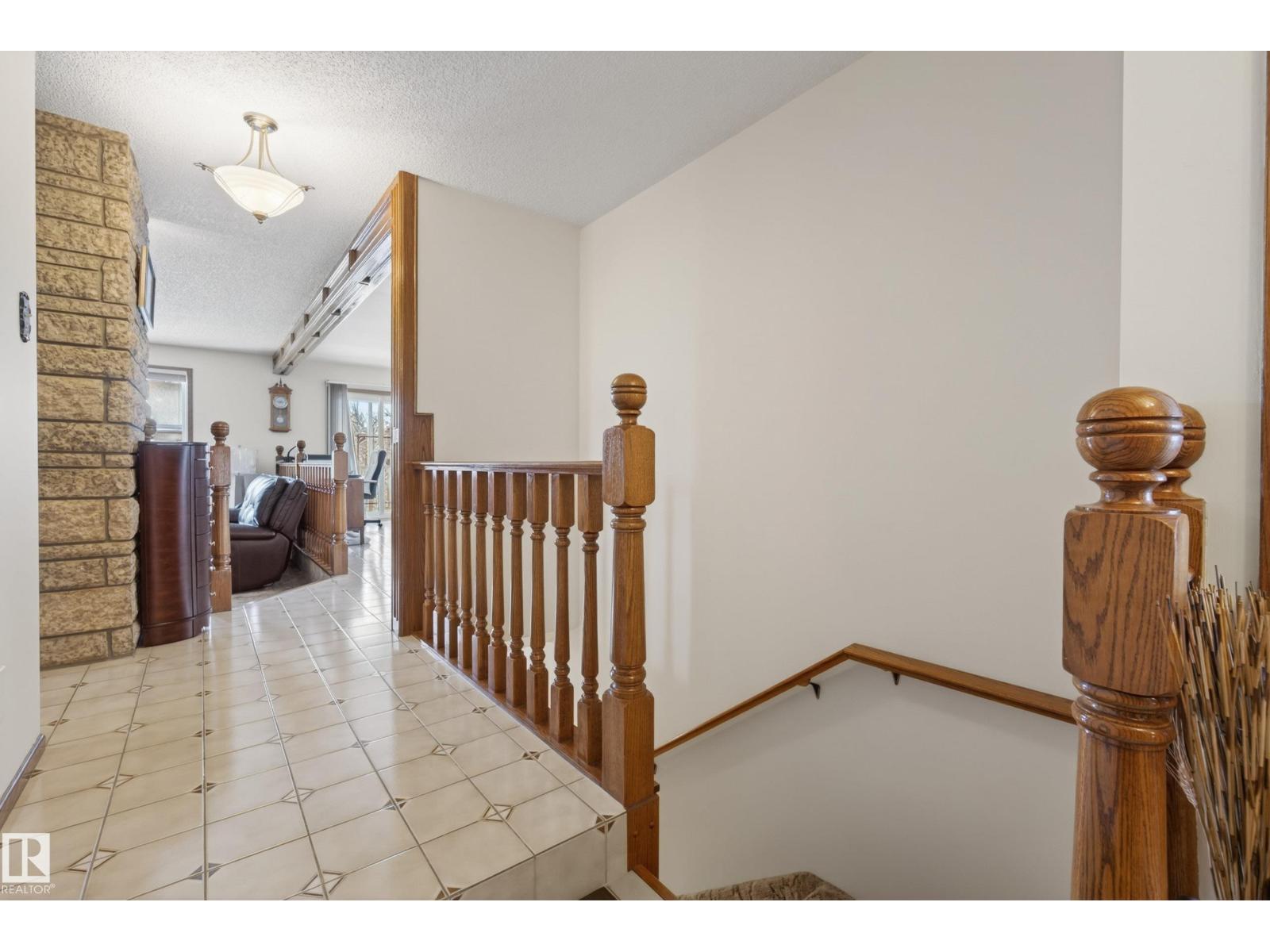 9912 162 AV NW, Edmonton