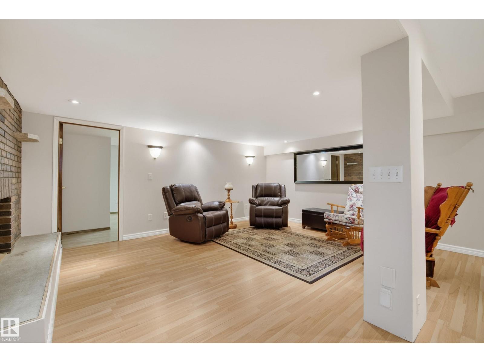 9912 162 AV NW, Edmonton