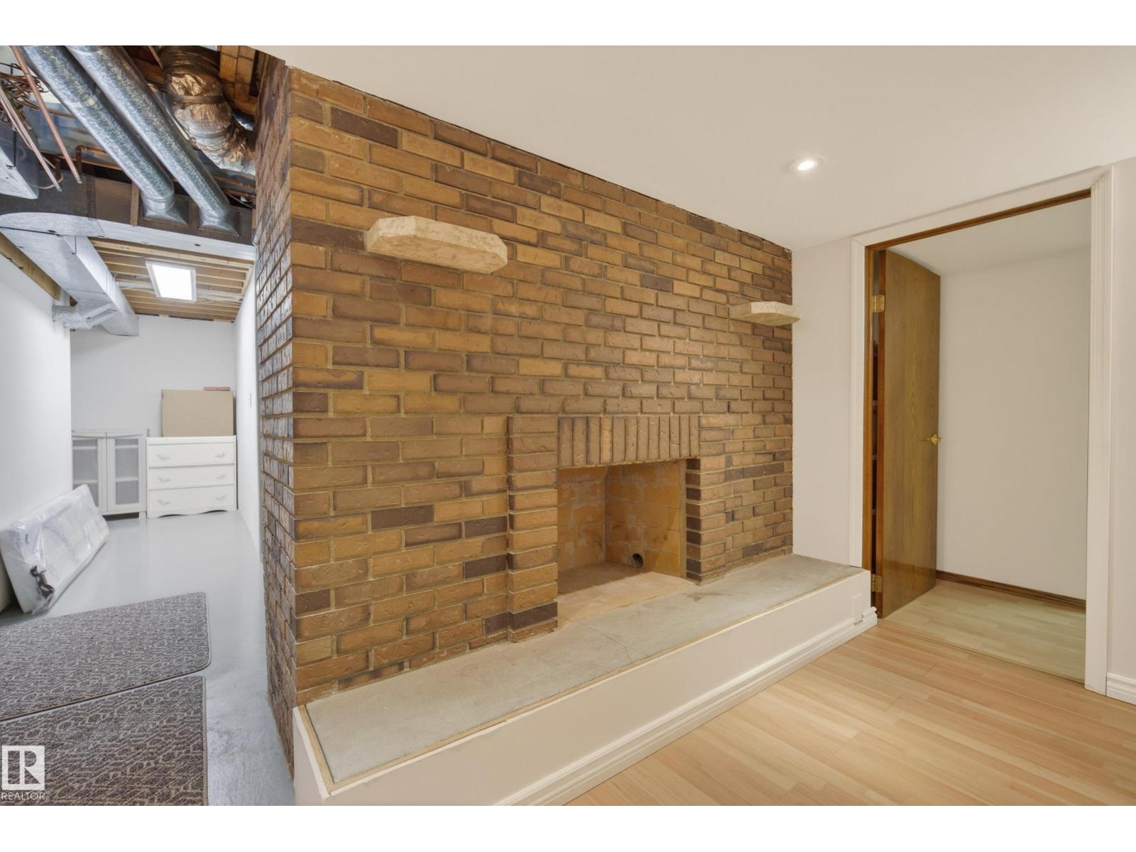 9912 162 AV NW, Edmonton