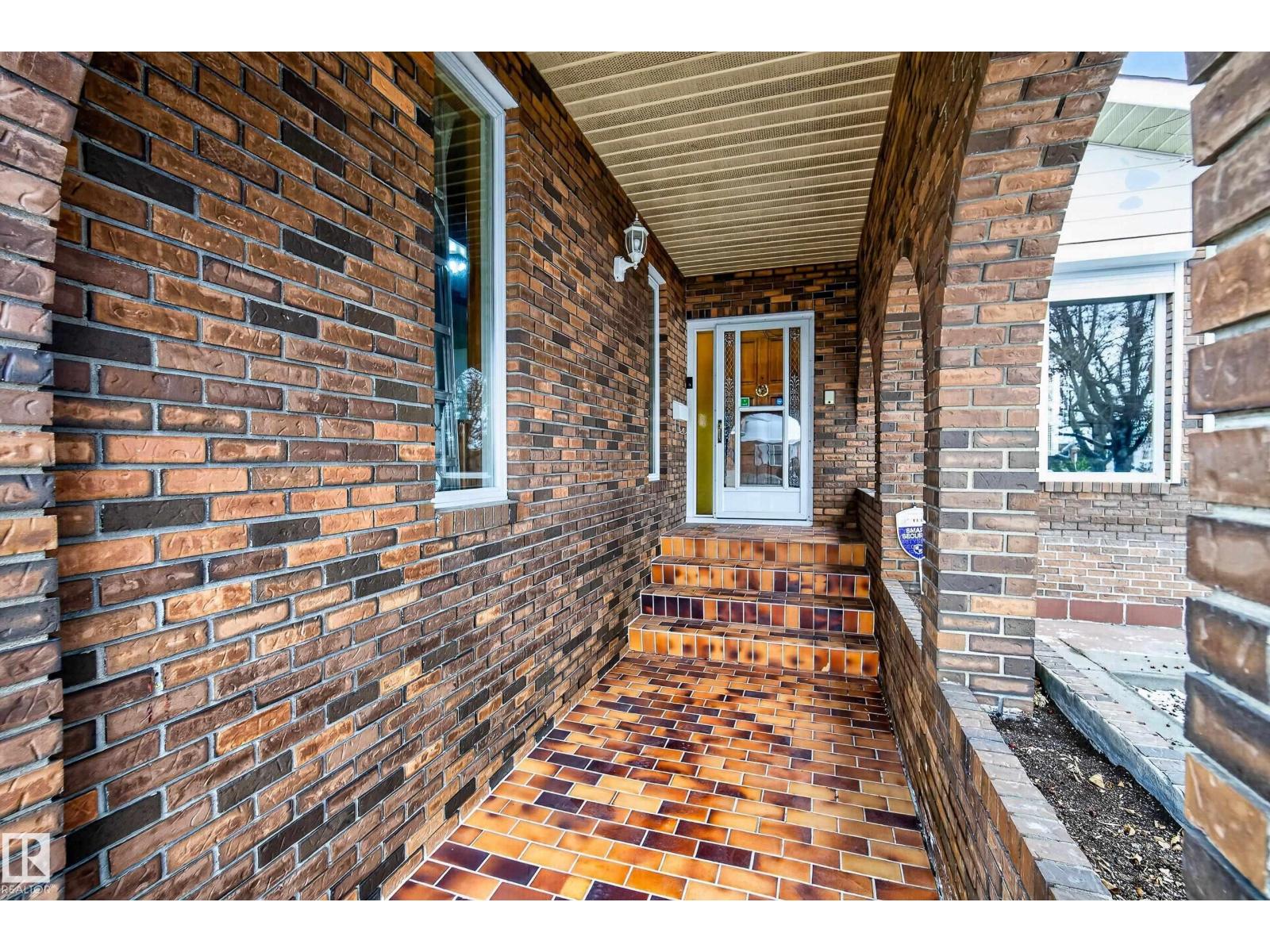 9912 162 AV NW, Edmonton