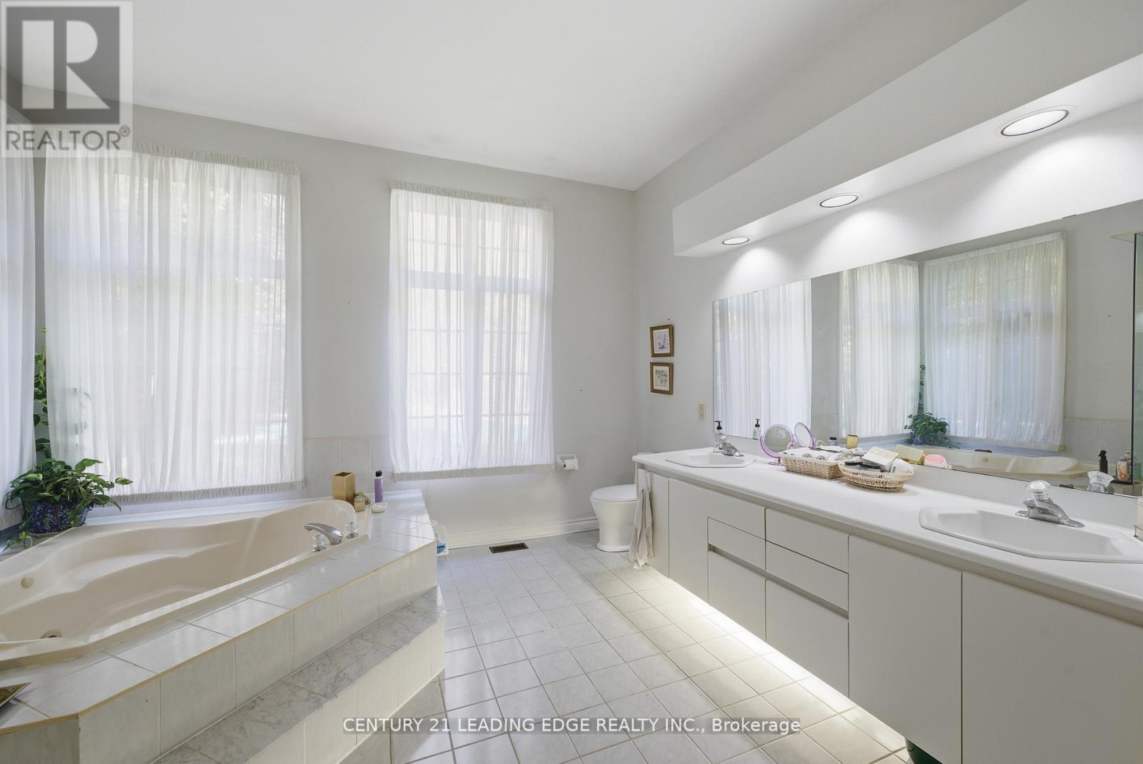 8 BUNHILL COURT - 32