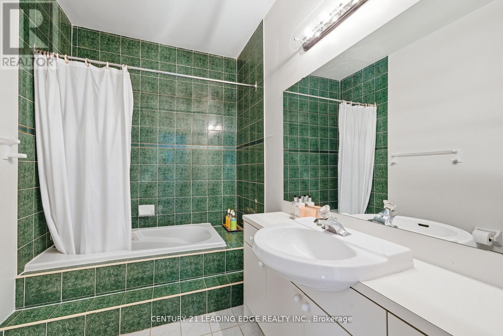 8 BUNHILL COURT - 33