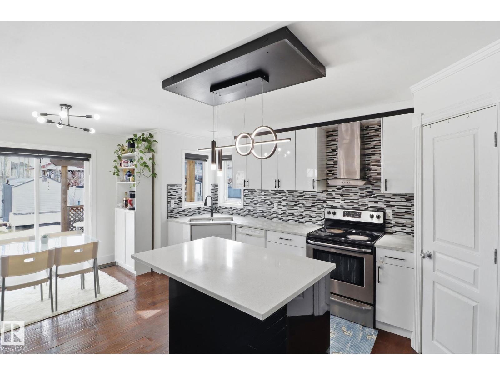 3243 26 ST NW - 18