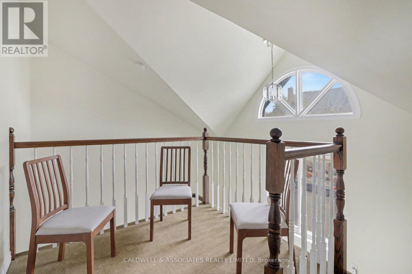 ENTRANCE LANDING TO UNIT