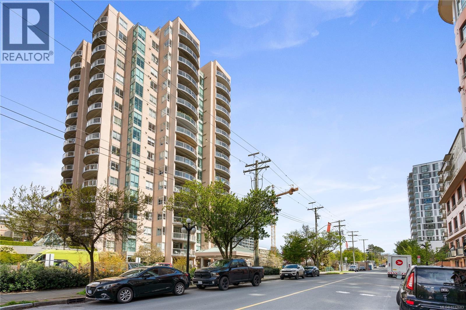 #1703 1020 View St - 55