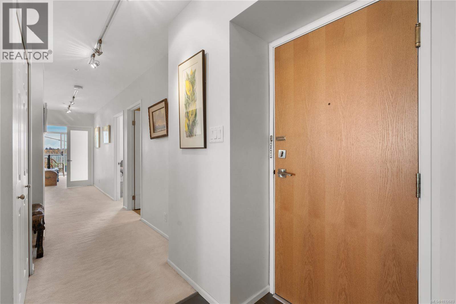 #1703 1020 View St - 47