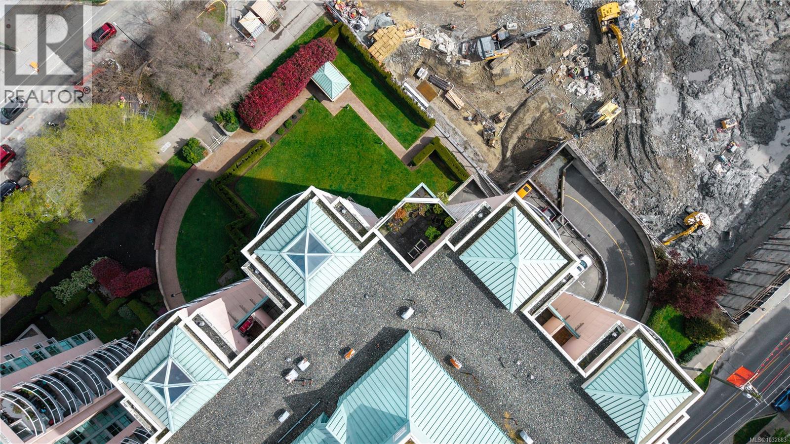 #1703 1020 View St - 57