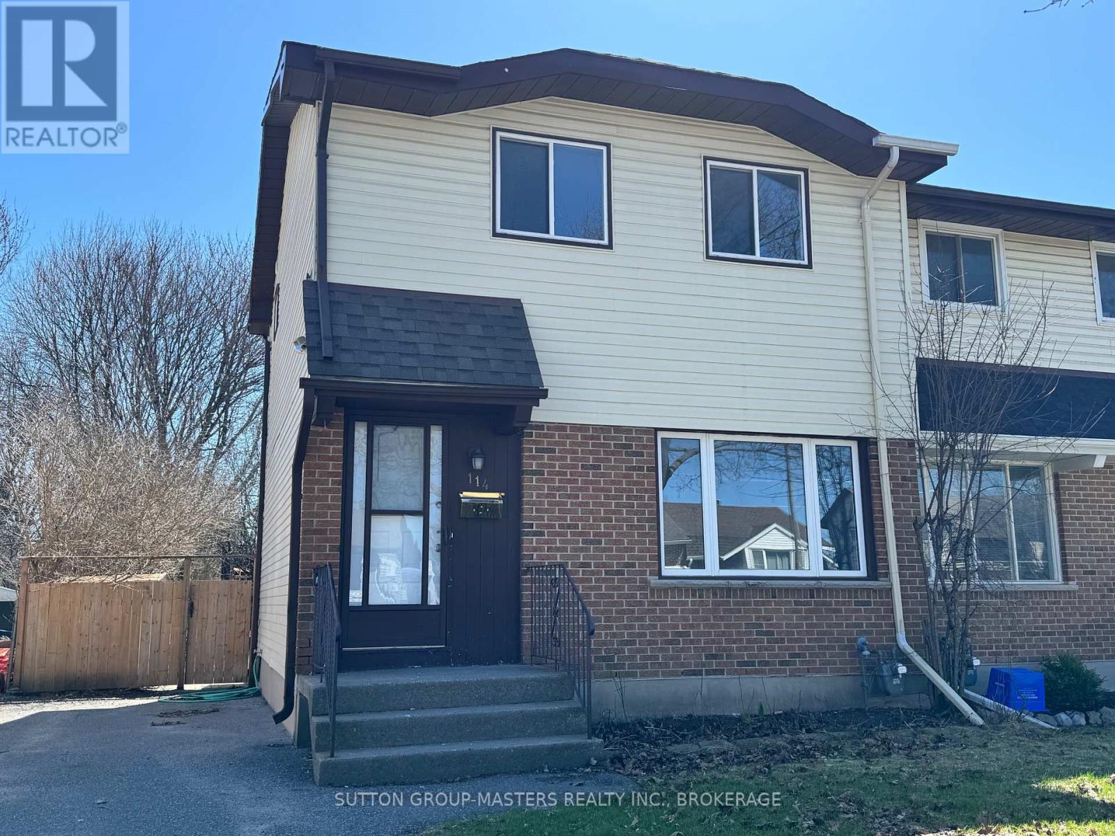 114 WYCLIFFE CRESCENT - 1