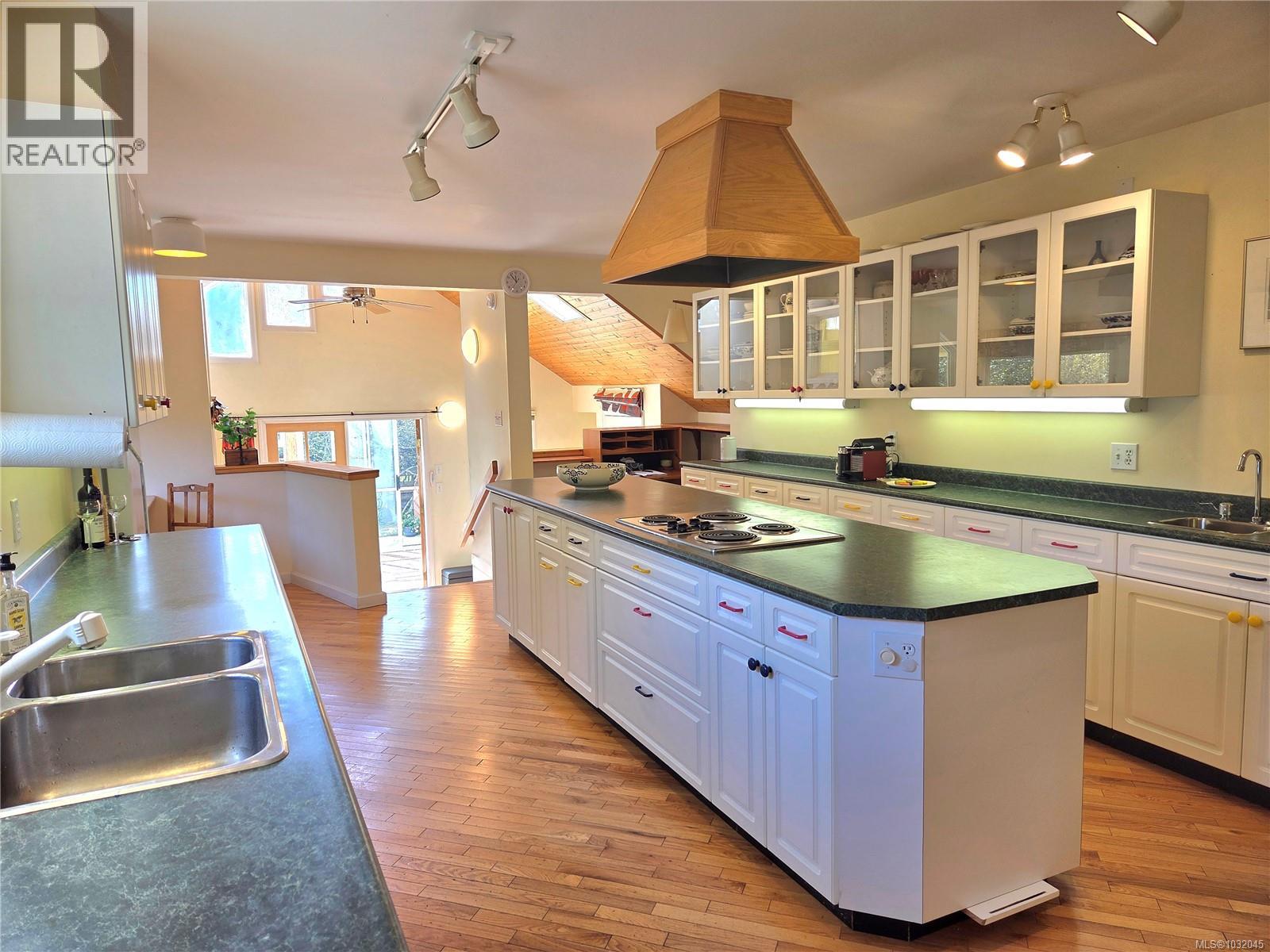 2125 HALL Rd, Oak Bay