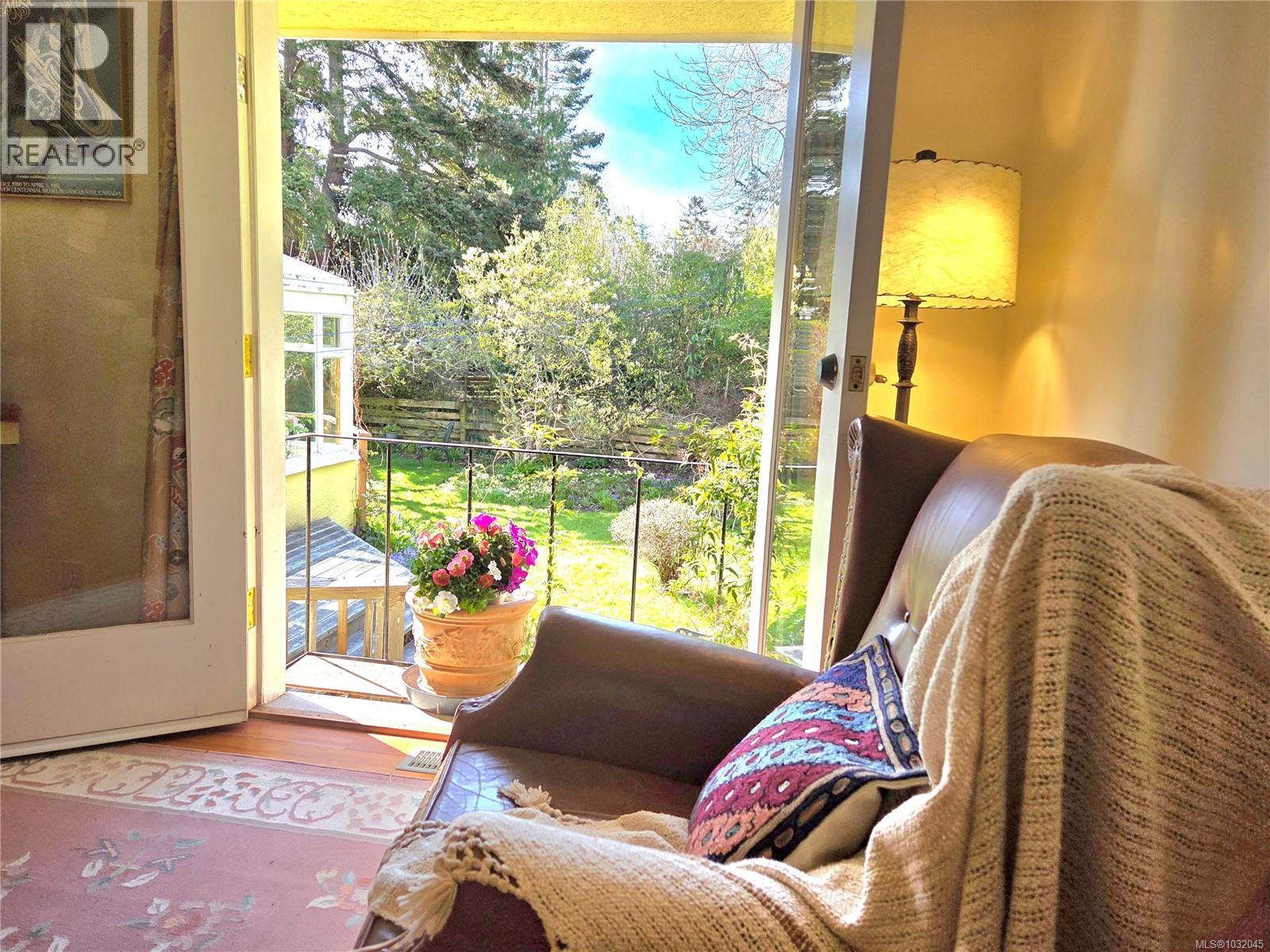 2125 HALL Rd, Oak Bay