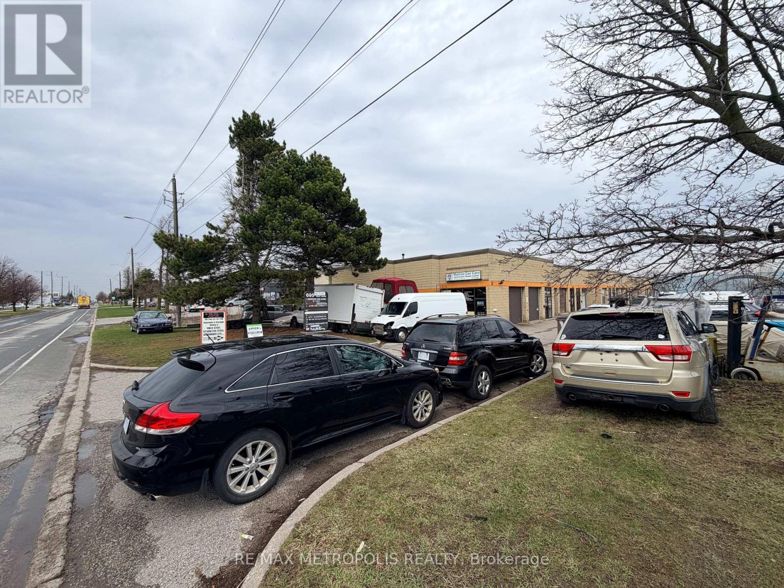 3 - 695 FINLEY AVENUE