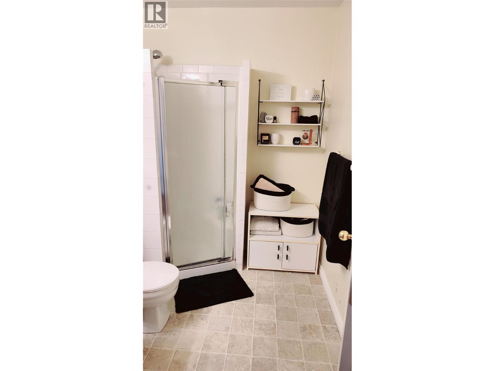 2321 Lillooet Crescent - 32