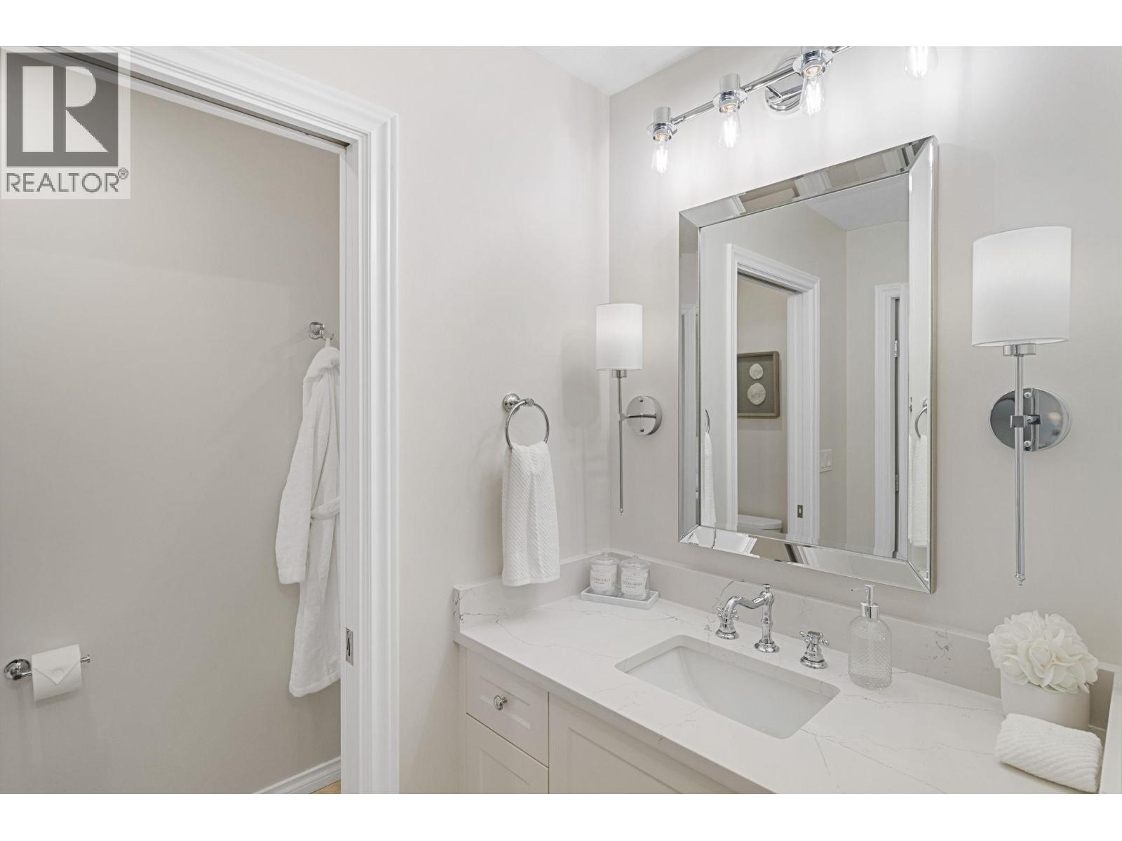 2321 Lillooet Crescent - 20