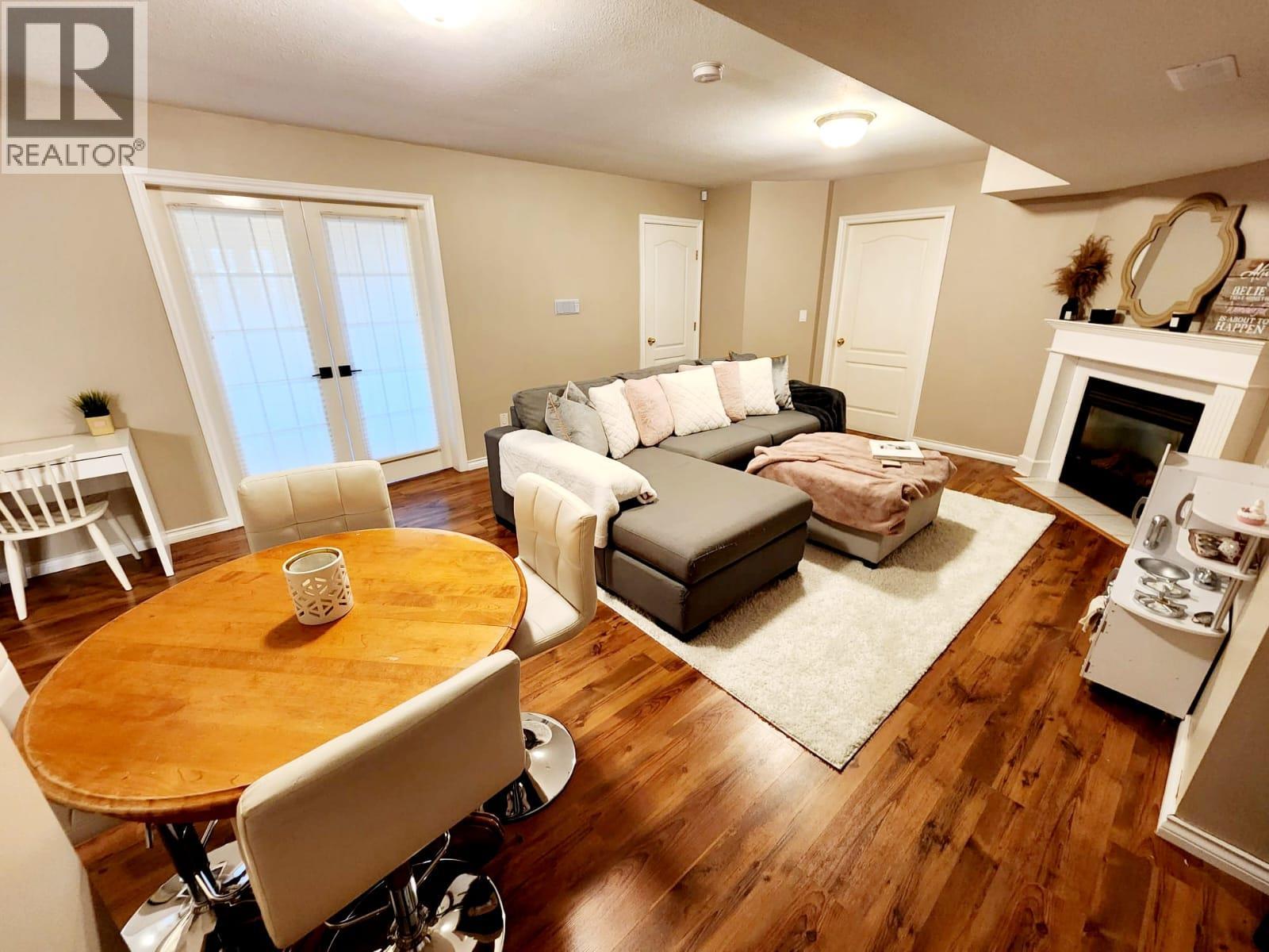 2321 Lillooet Crescent - 29