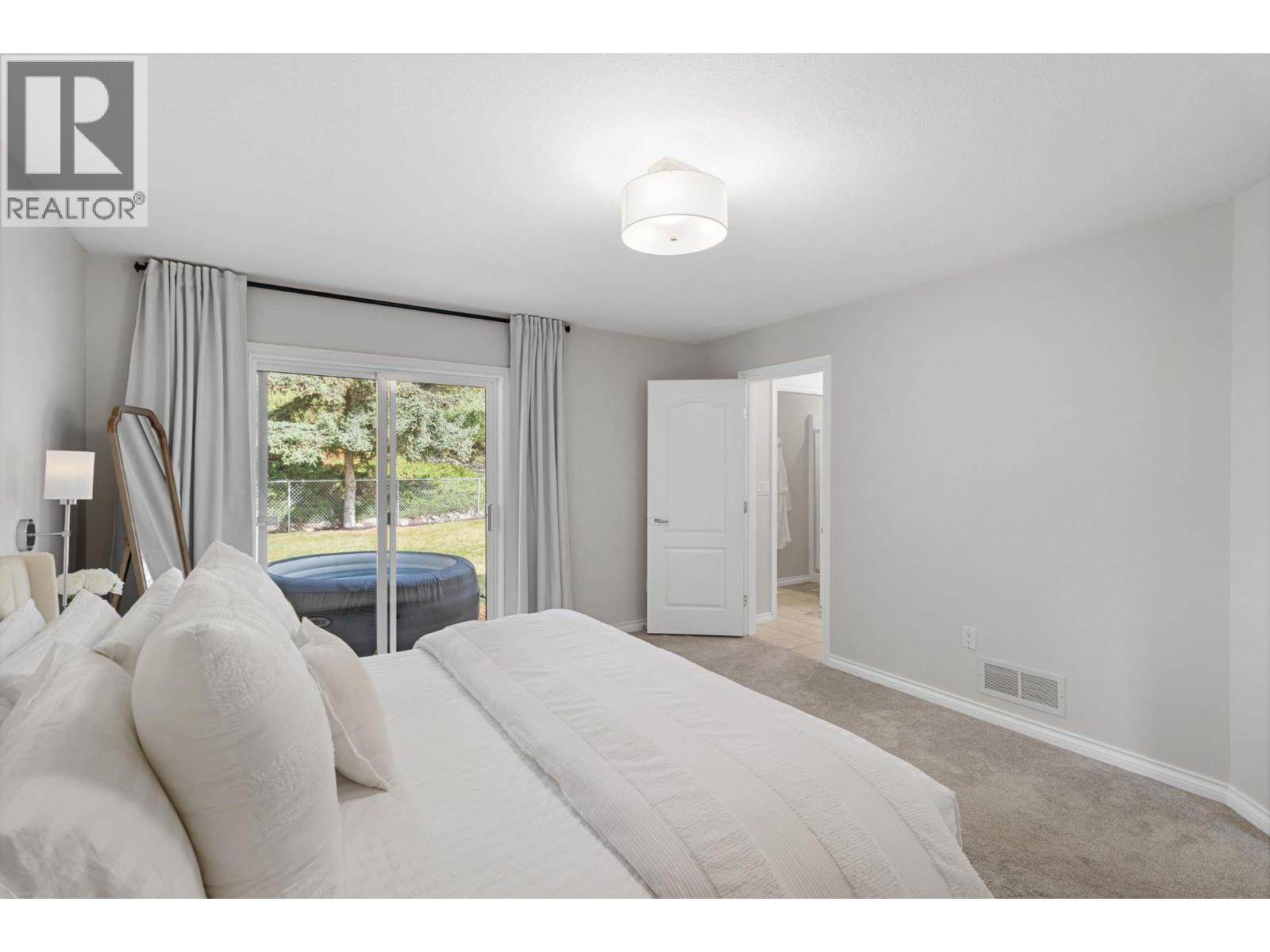  2321 Lillooet Crescent, Kelowna