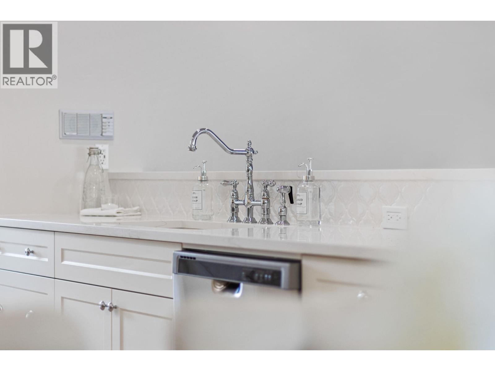  2321 Lillooet Crescent, Kelowna