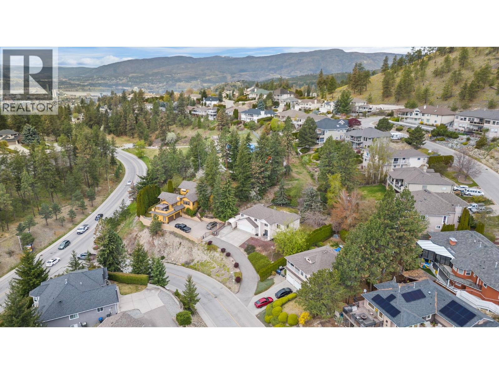 2321 Lillooet Crescent - 54