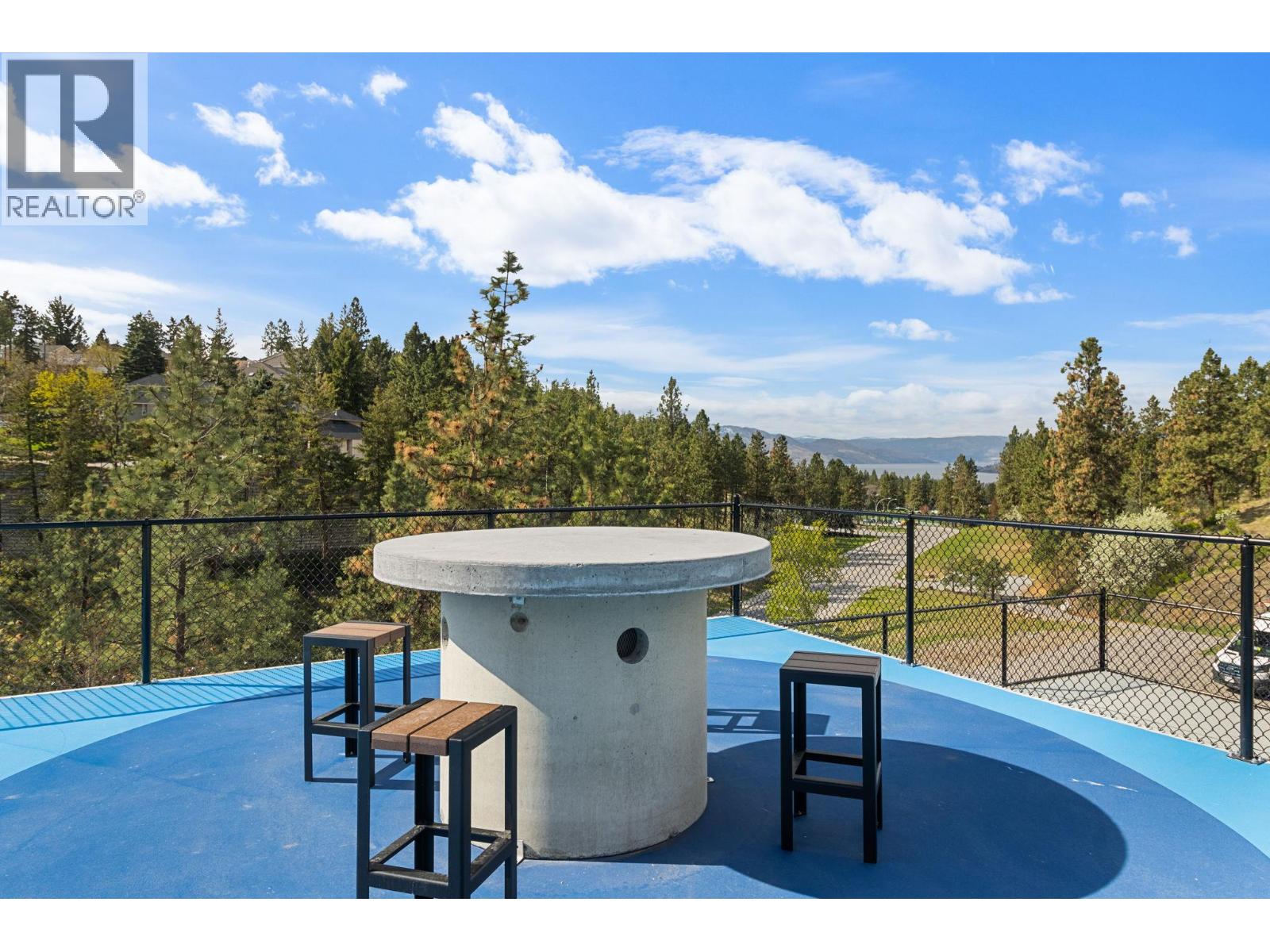 2321 Lillooet Crescent - 46