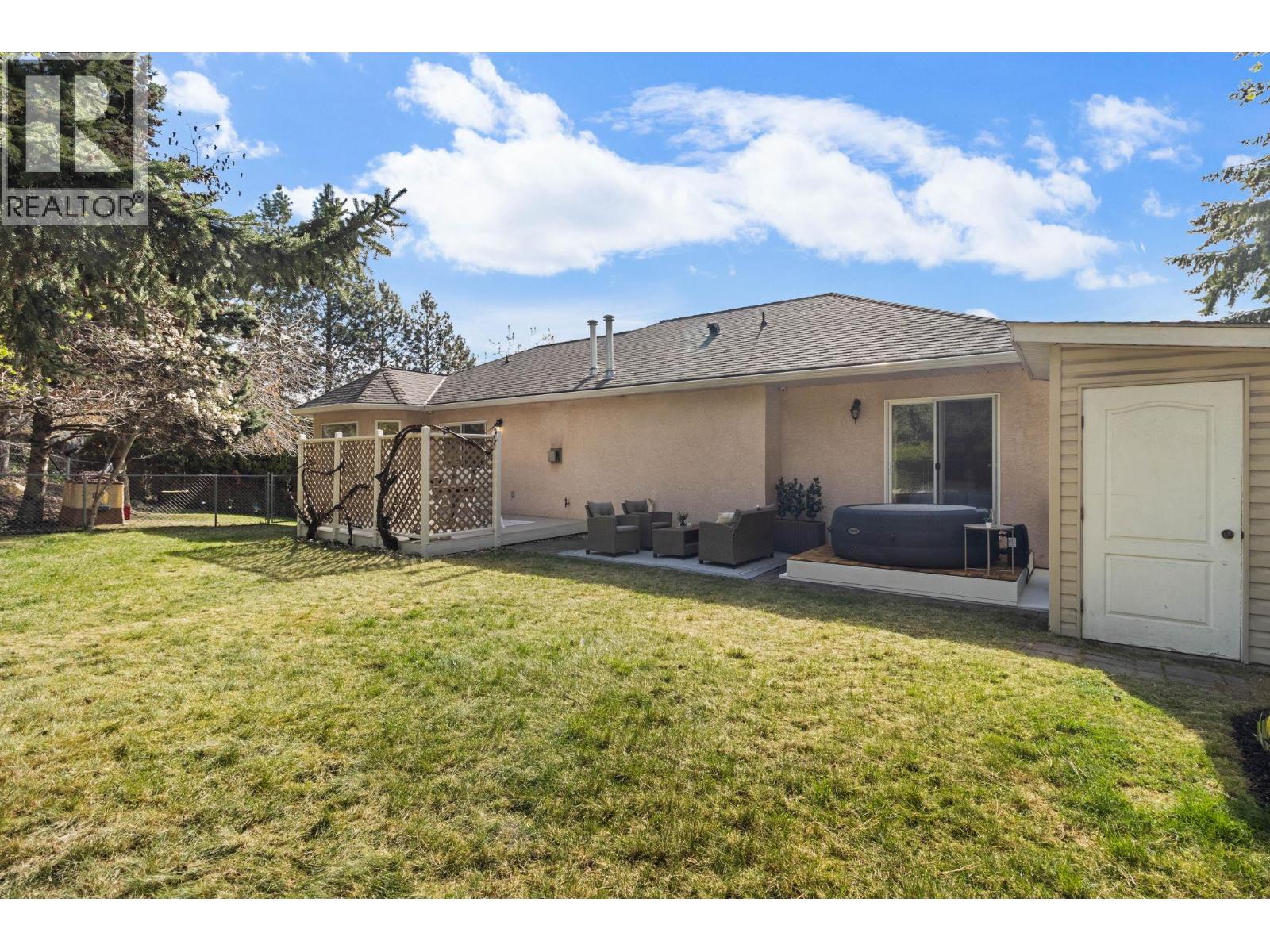  2321 Lillooet Crescent, Kelowna