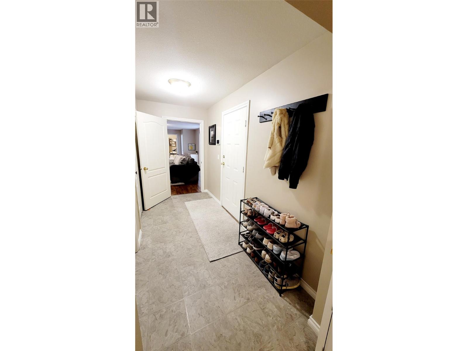 2321 Lillooet Crescent - 33