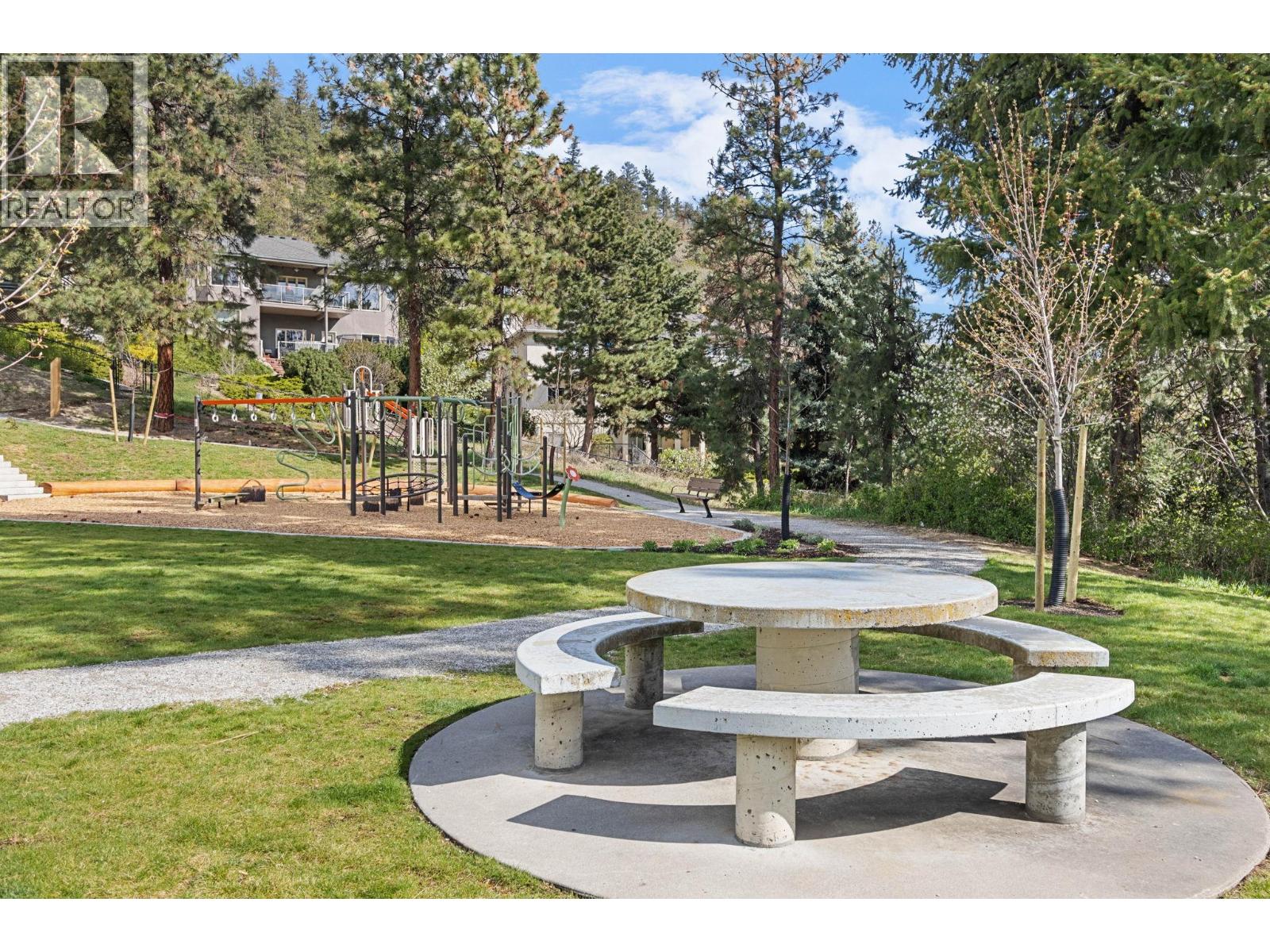  2321 Lillooet Crescent, Kelowna