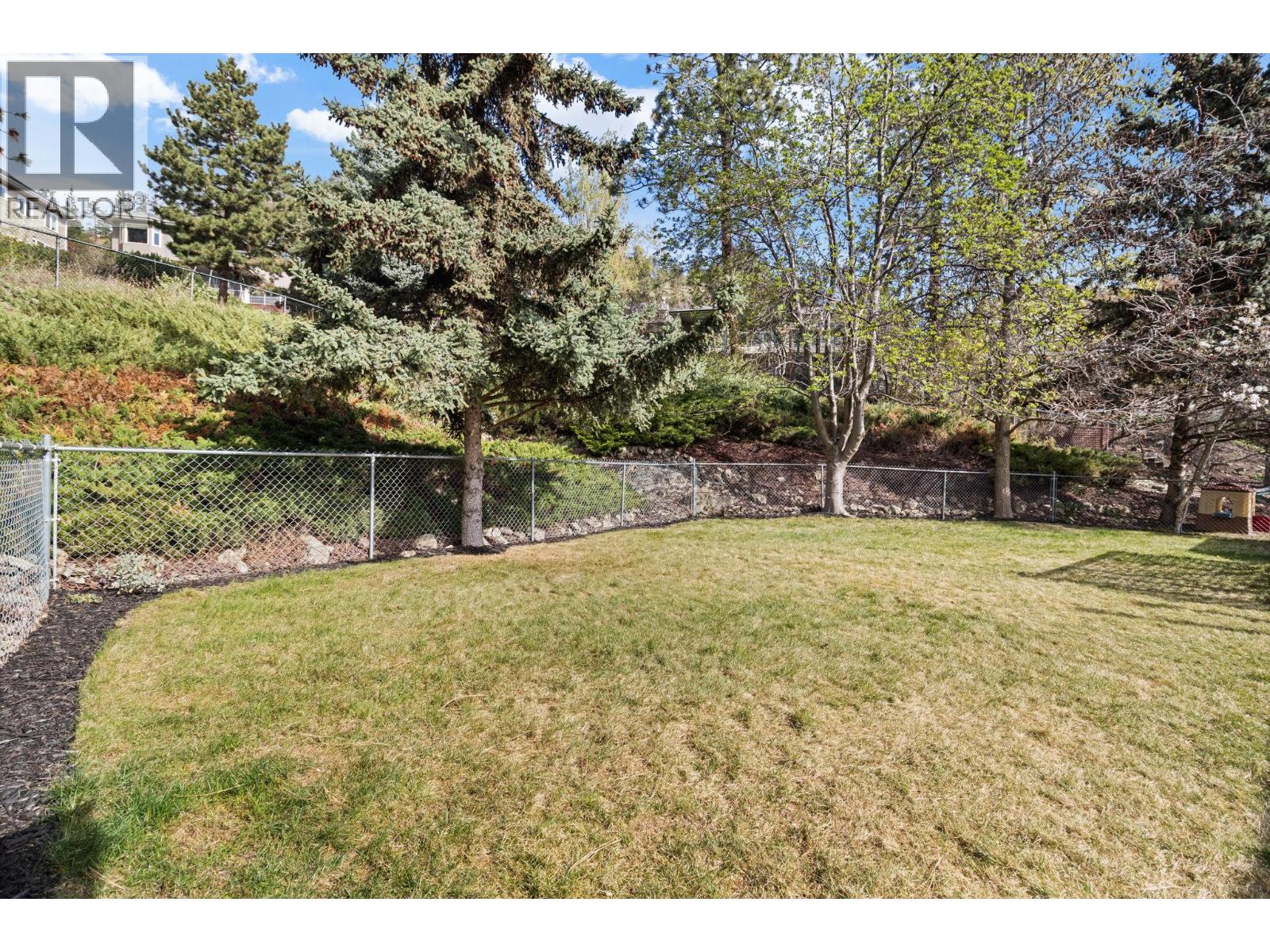 2321 Lillooet Crescent - 40