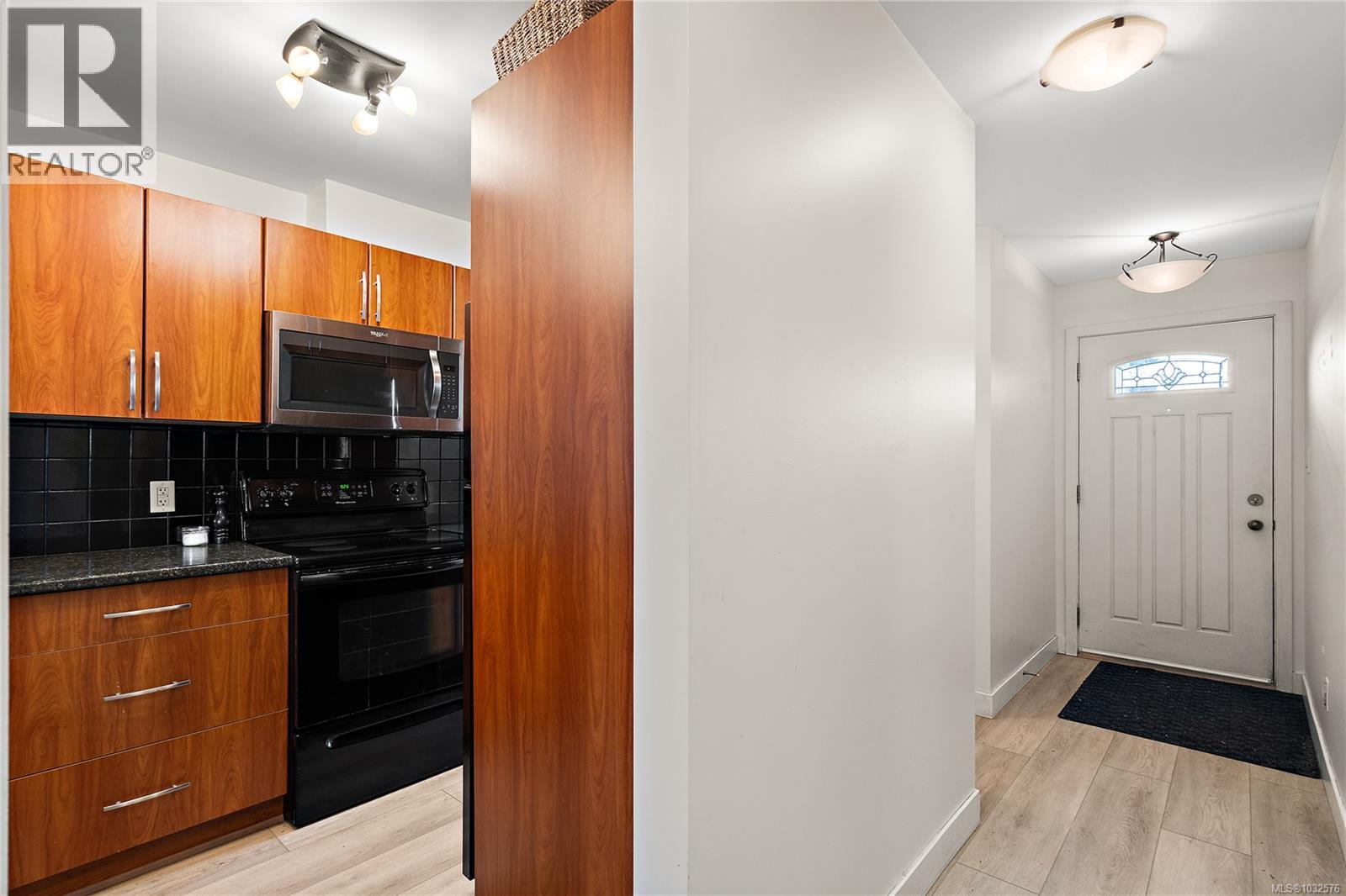#1 833 Princess Ave - 12