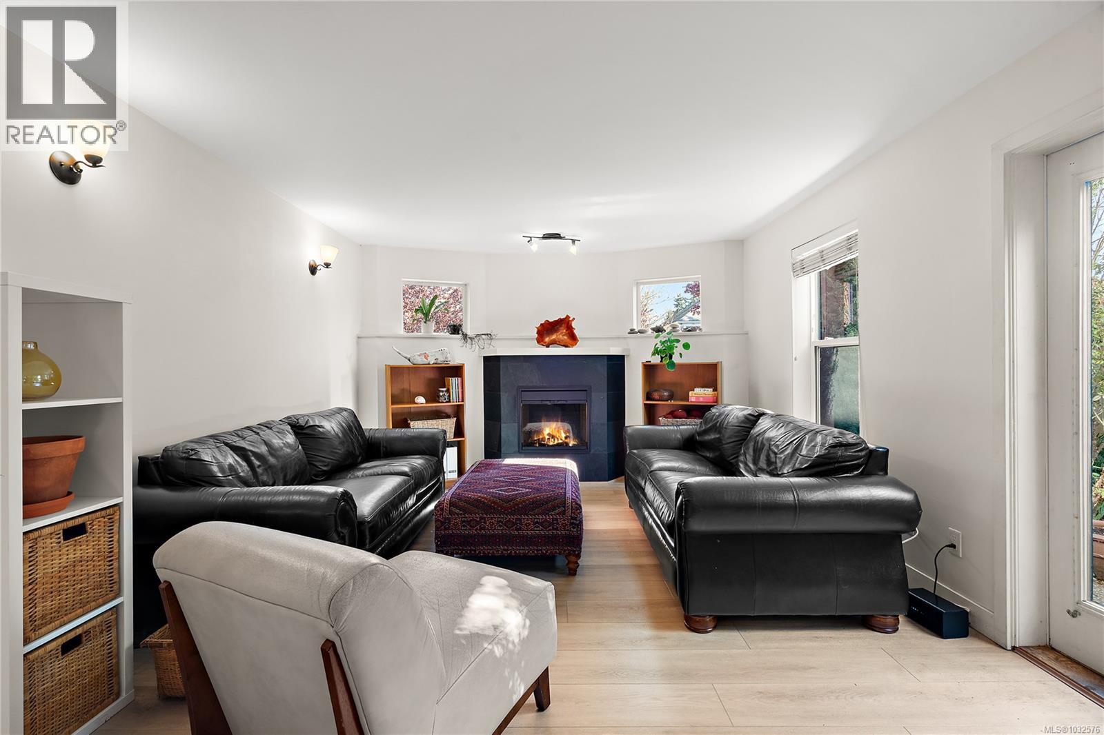 1 833 Princess Ave, Victoria