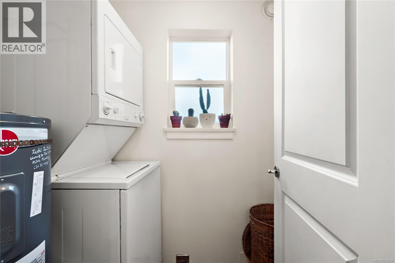 1 833 Princess Ave, Victoria