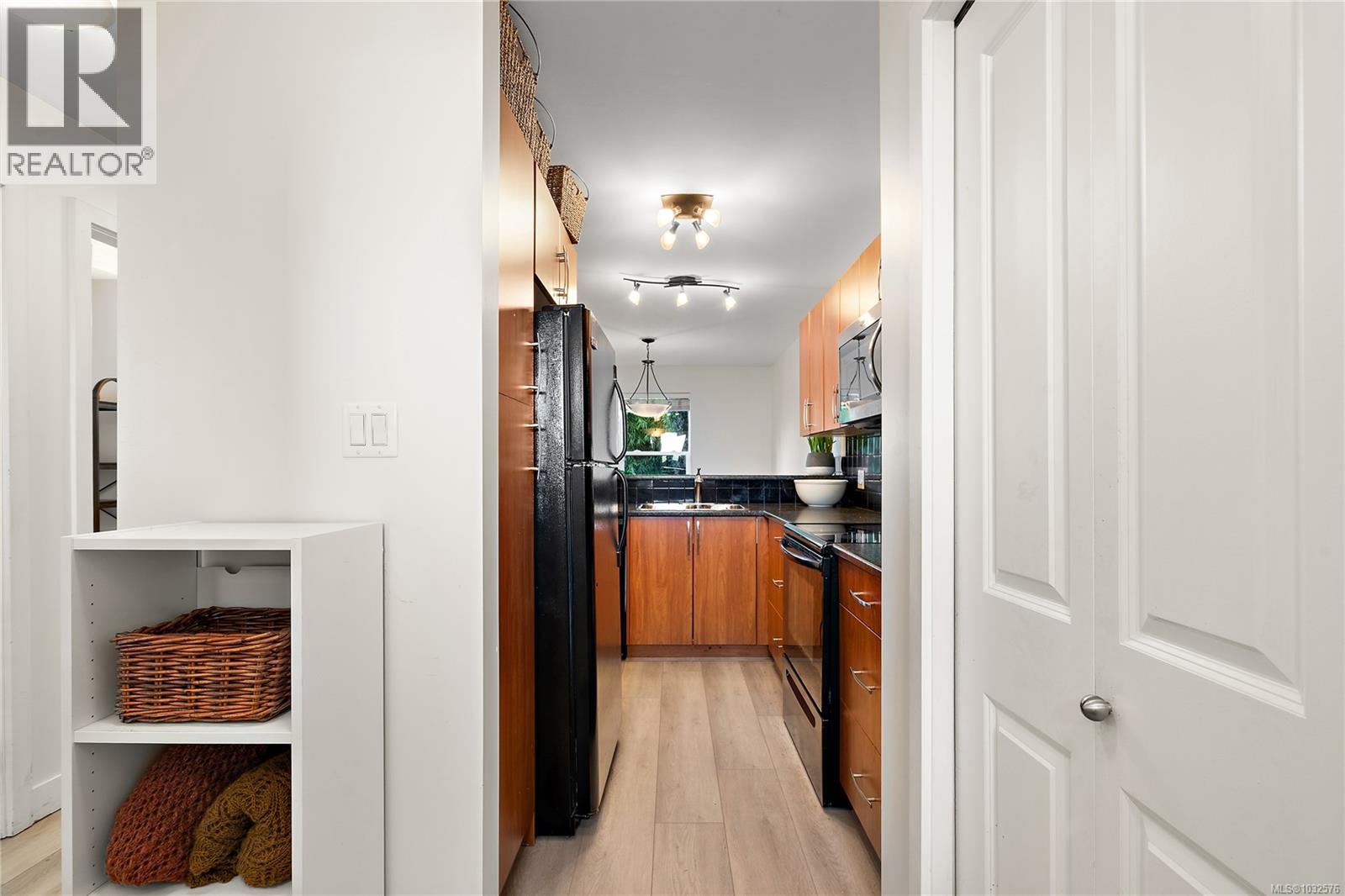 #1 833 Princess Ave - 15