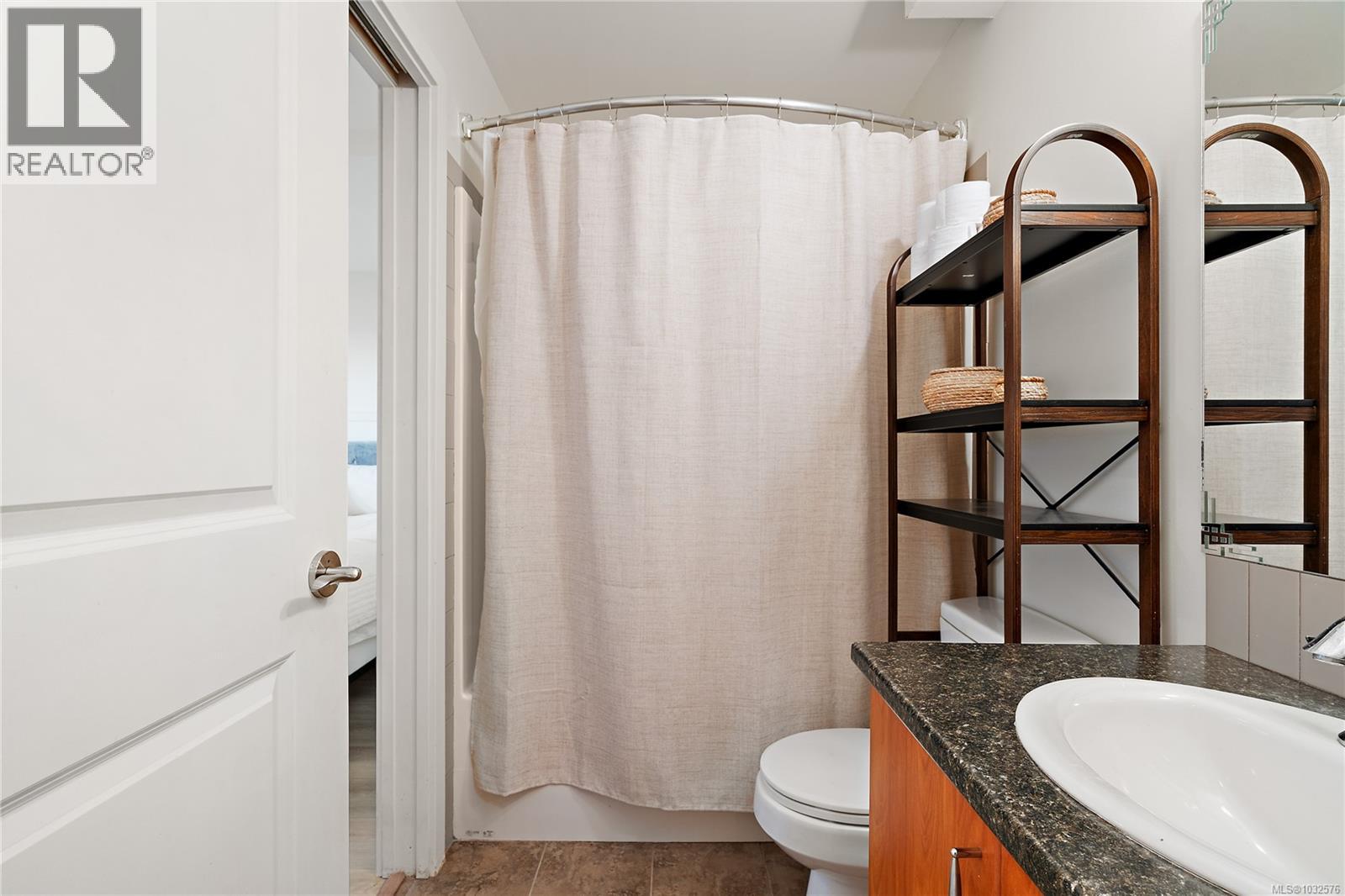 #1 833 Princess Ave - 17