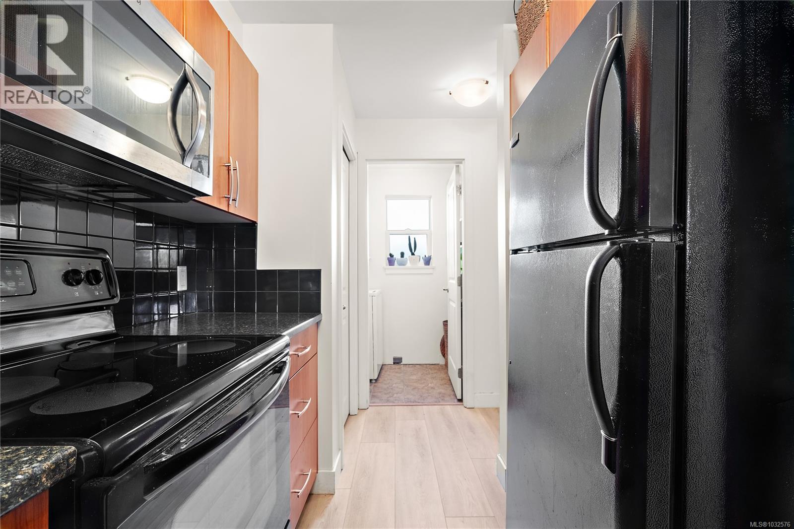 #1 833 Princess Ave - 16