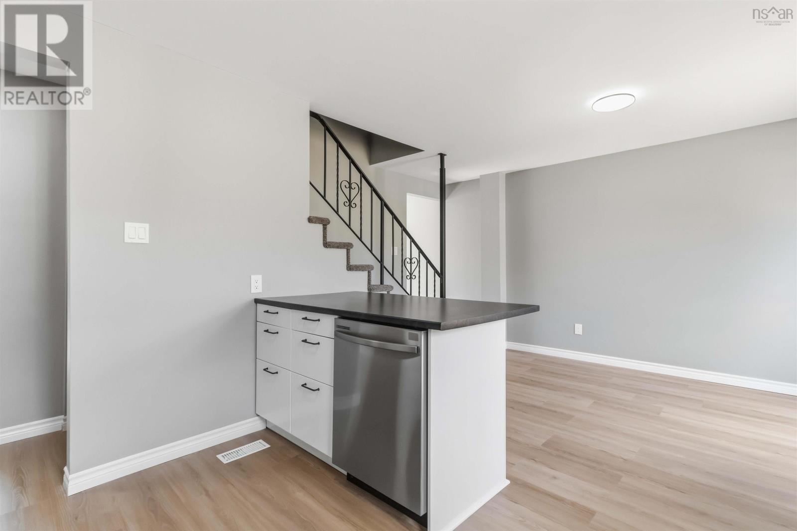 Property 21 of 48 of 165 Merrimac Drive