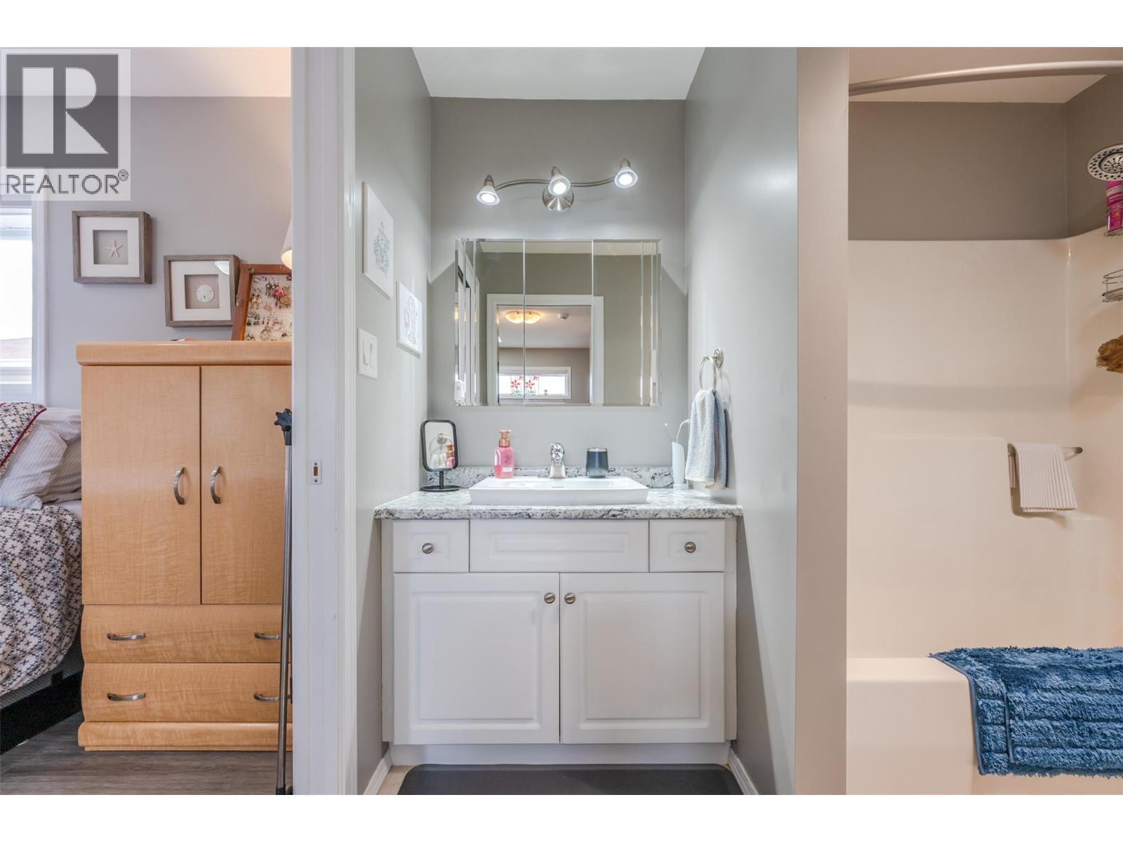 #101 102 REGINA AVENUE - 18