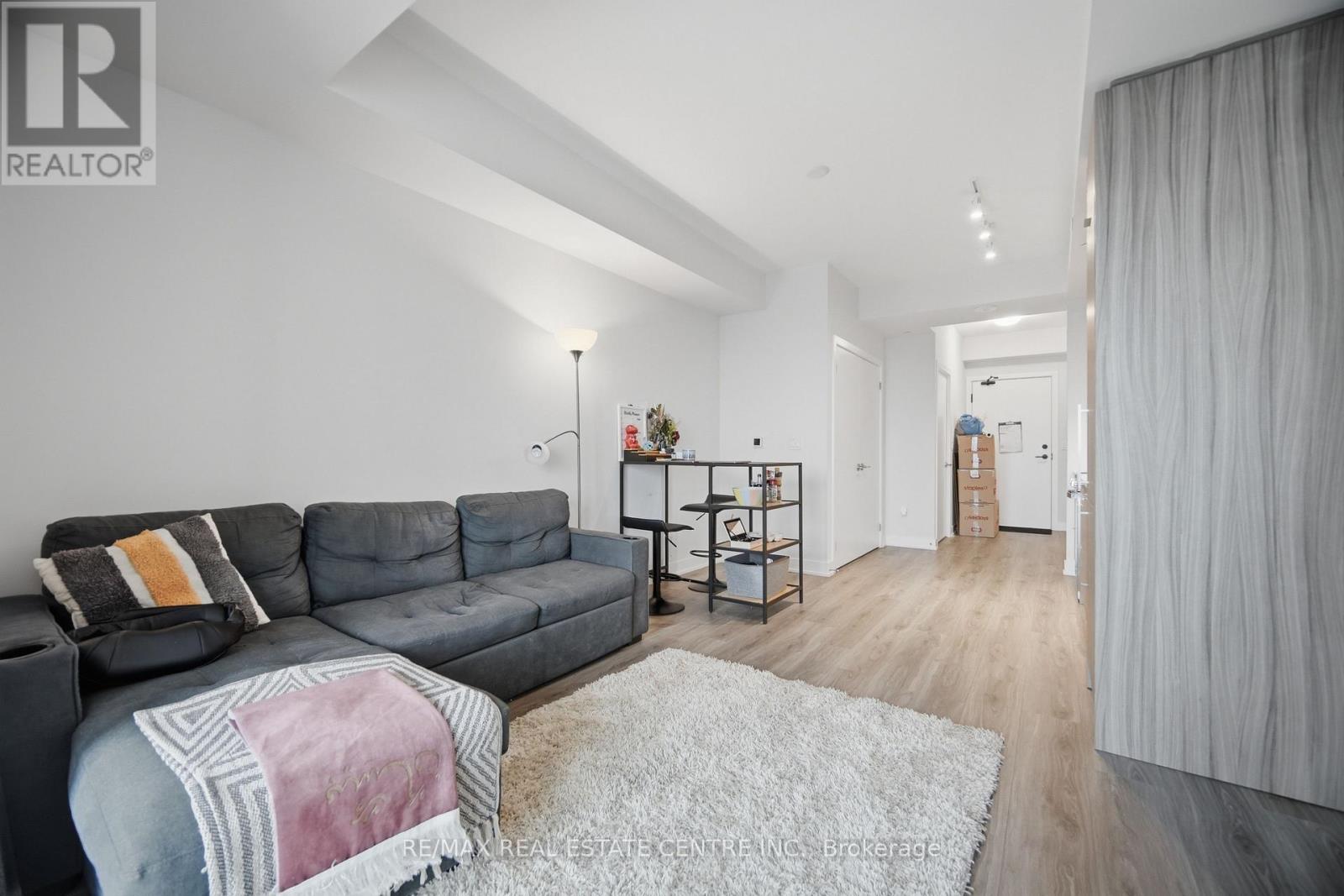 #4905 430 SQUARE ONE DRIVE - 16