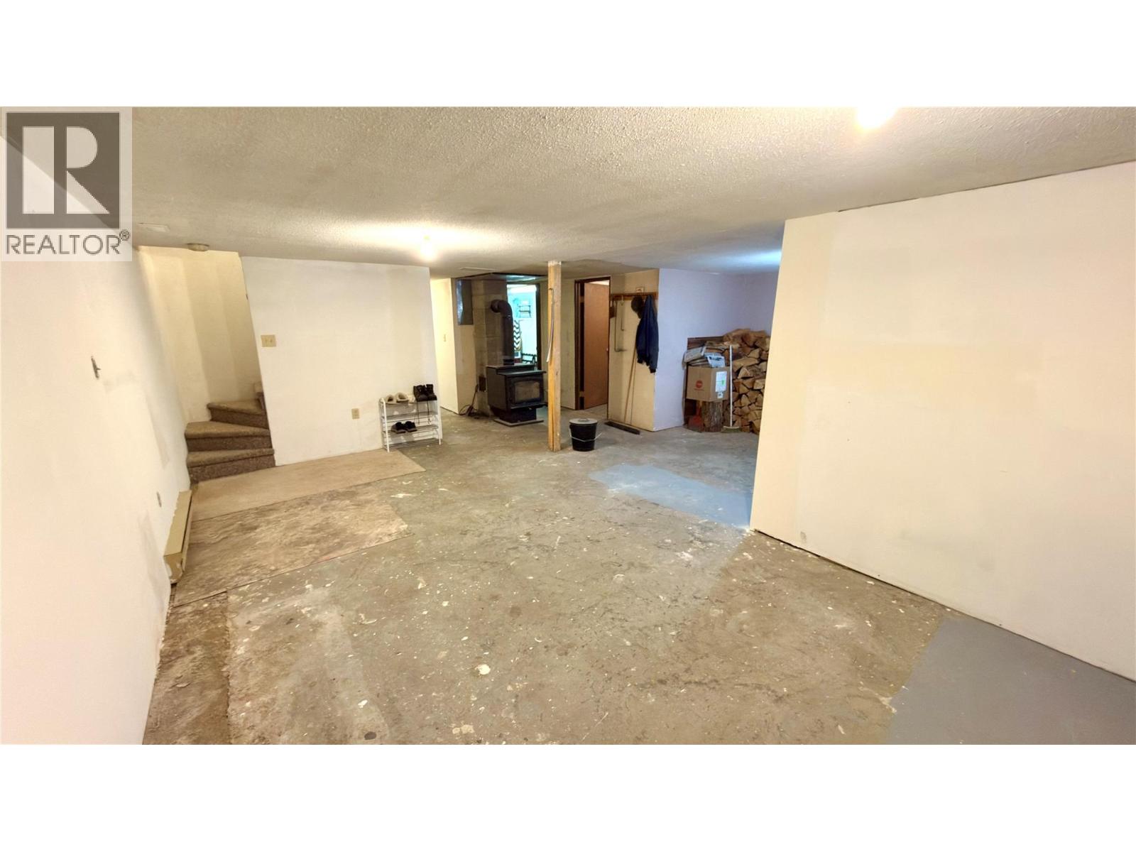 570 Eholt Street, Midway