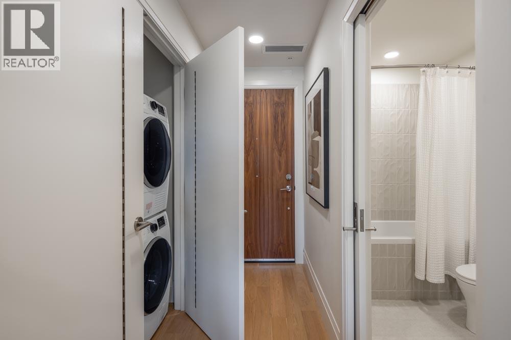 410 2550 GARDEN DRIVE, Vancouver