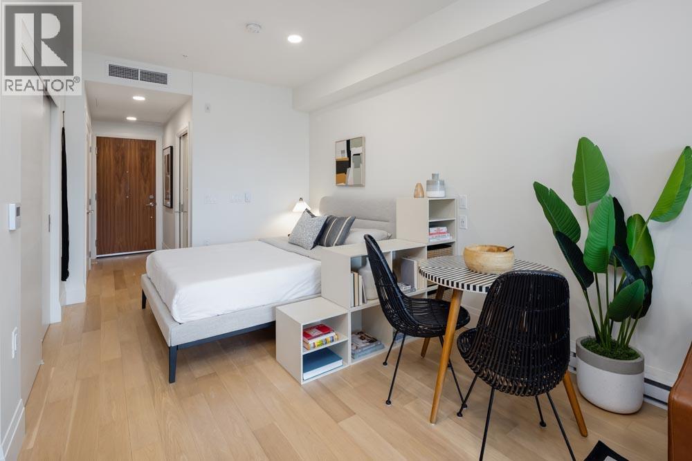 410 2550 GARDEN DRIVE, Vancouver