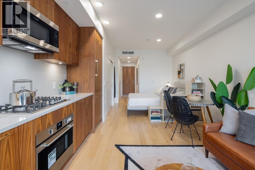 410 2550 GARDEN DRIVE, Vancouver