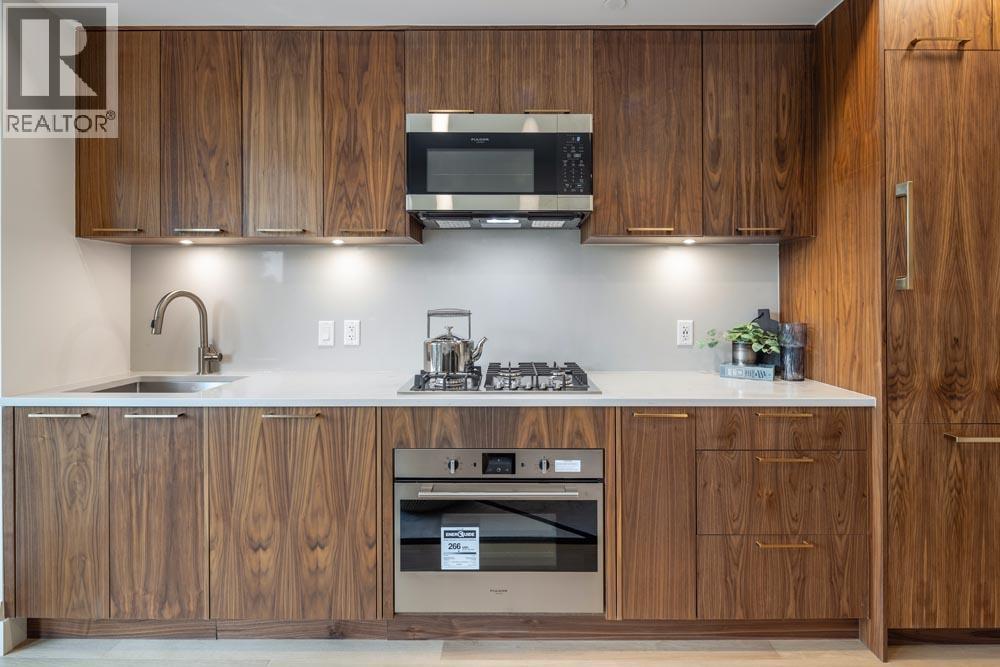 410 2550 GARDEN DRIVE, Vancouver