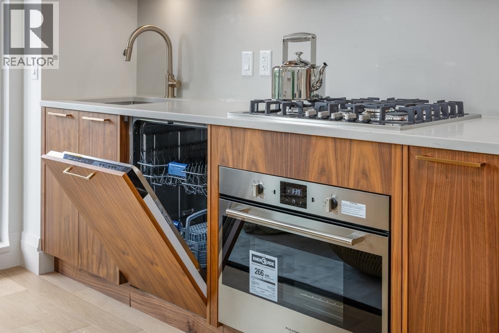 410 2550 GARDEN DRIVE, Vancouver