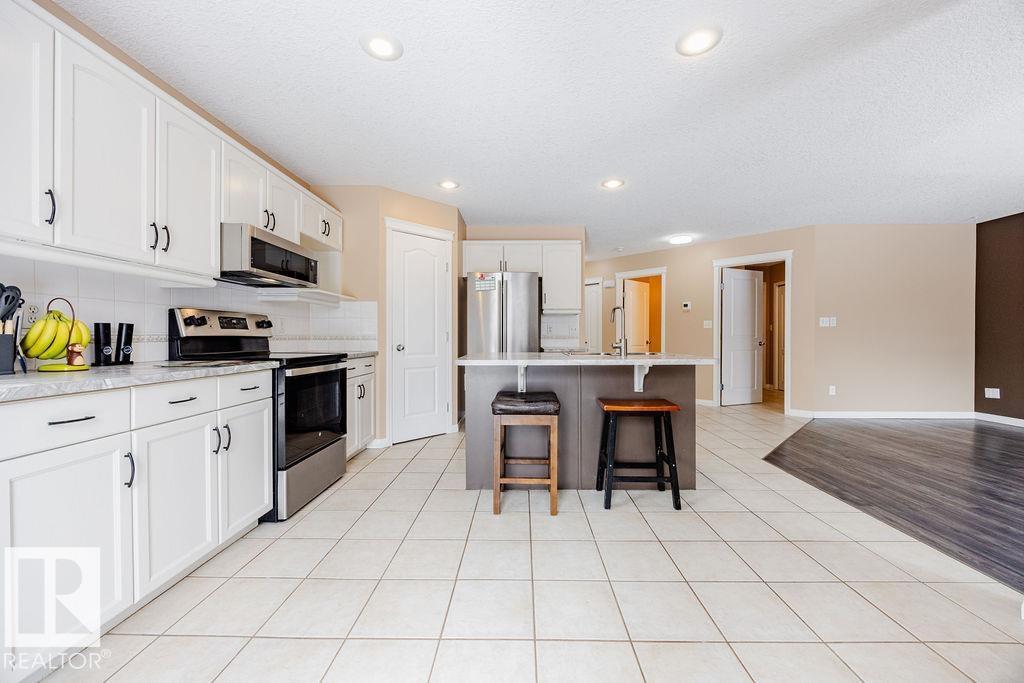 7 DOUCETTE PL, St. Albert