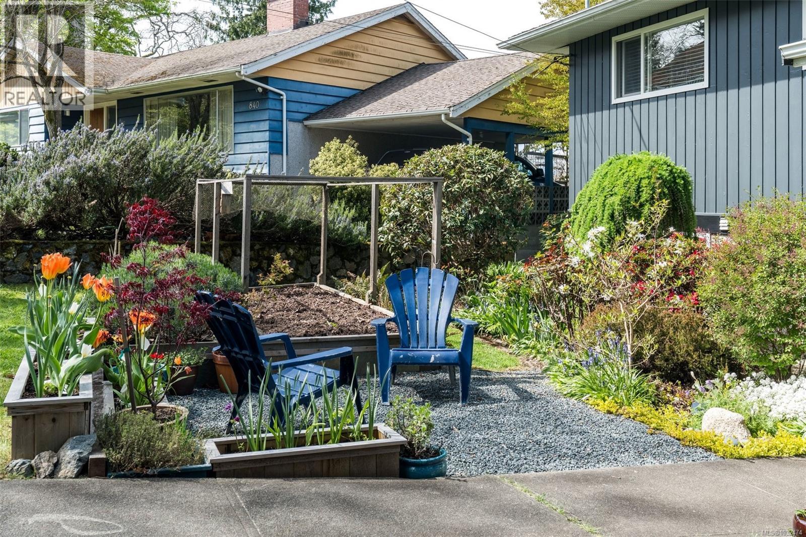  836 Elrick Place, Esquimalt